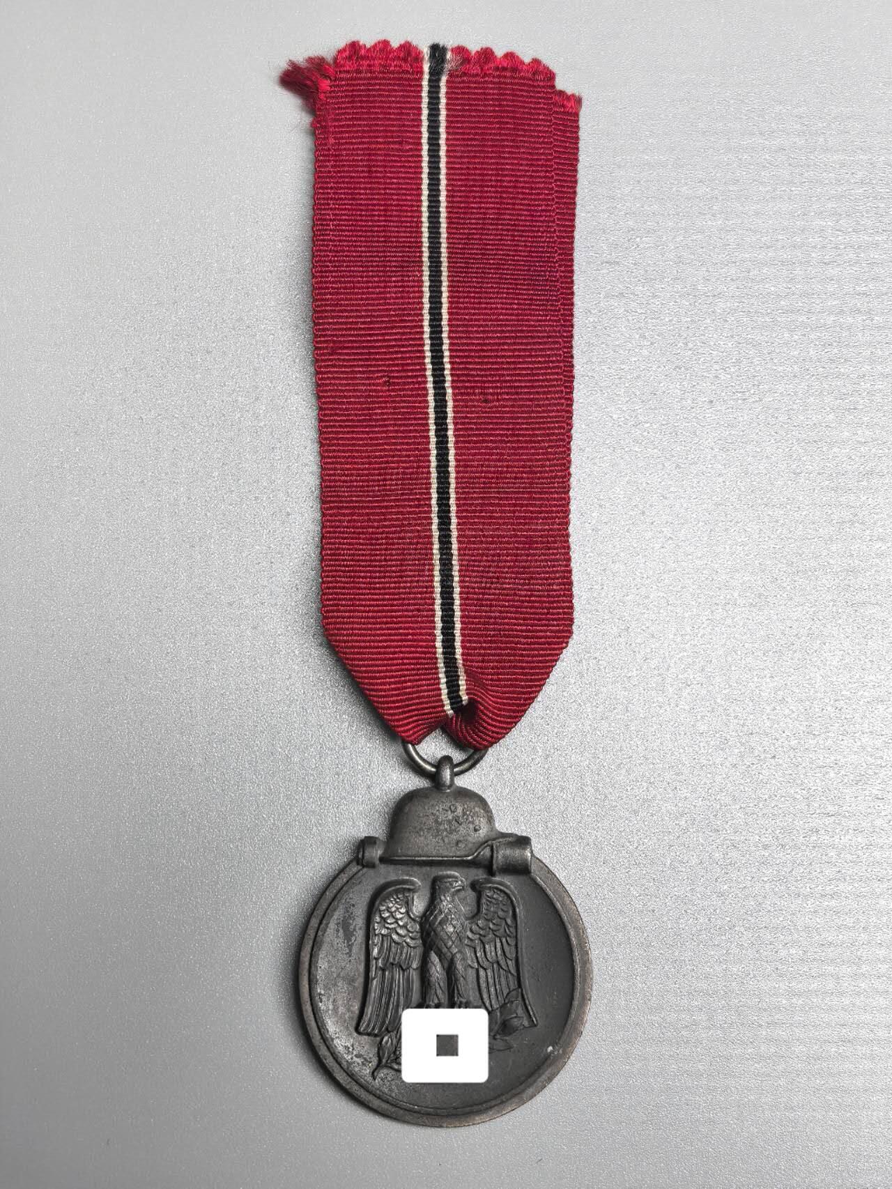 小驴勋章奖章收藏12月06日周六晚六点拍卖（珍爱和平，收藏战争，铭记历史，勿忘国耻，忠党爱国。有偿代拍，送拍规则在简介最后，参拍须阅读规则后再参拍，关系到运费包装发货时效真假辨别等关键信息，拍卖时不再发原图，看大图店主微信码在拍卖店铺介绍里） 得3东线冬季作战奖章（冻肉），锌合金铸造