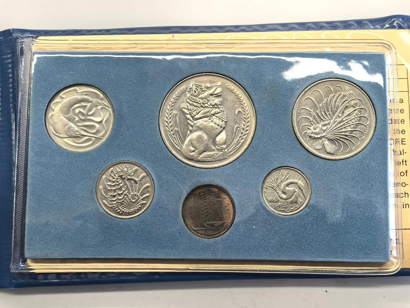 博洋堂世界钱币拍卖第150期（全场包邮） 新加坡1982狗年6枚套币蓝皮本 原包装 品相如图