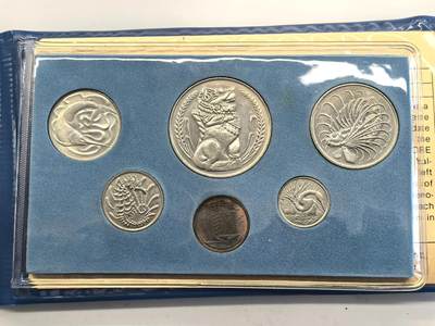 博洋堂世界钱币拍卖第150期（全场包邮） 新加坡1982狗年6枚套币蓝皮本 原包装 品相如图