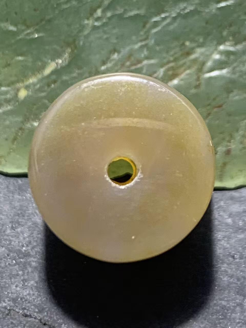 蒙料冻料飘鸡油黄战国红玛瑙通货晶洞桶珠一个，