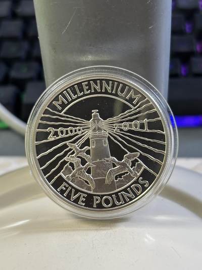 第184期拍卖 - 奥尔德尼2000-2001年千禧年系列灯塔精制纪念银币，925银，28.28克银价363，发行20000枚