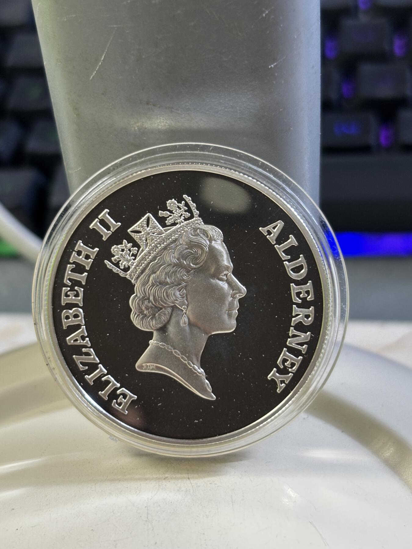 第184期拍卖 奥尔德尼2000-2001年千禧年系列灯塔精制纪念银币，925银，28.28克银价363，发行20000枚