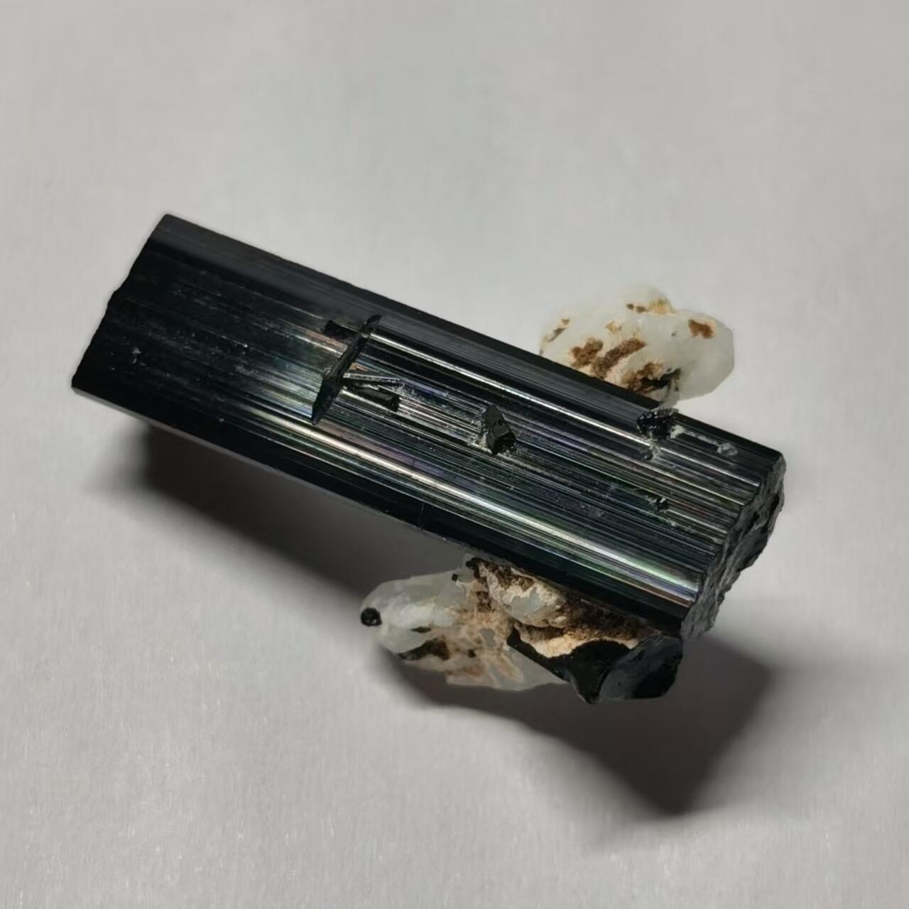 七河·世界钱币杂件水晶矿标小拍（总第30期） 藏家出品X653 巴基斯坦黑碧玺矿物标本 盒子矿 本件拍品由合作藏家邮寄，库存编号168-9.