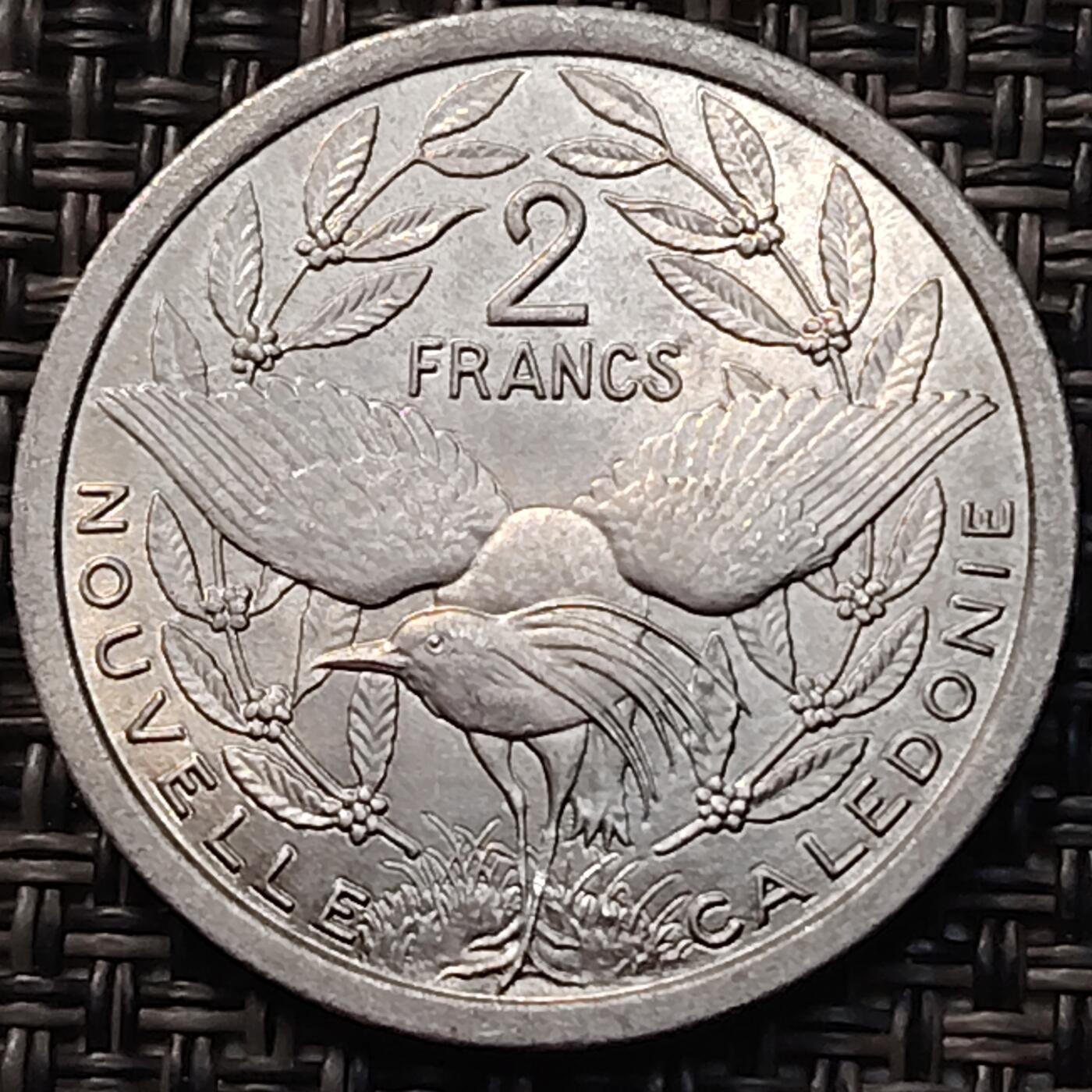 布加迪🐬～世界钱币(上海)🌾第 263 期 /  各国套币和散币 新克里多尼亚 1977年 2法郎铝币