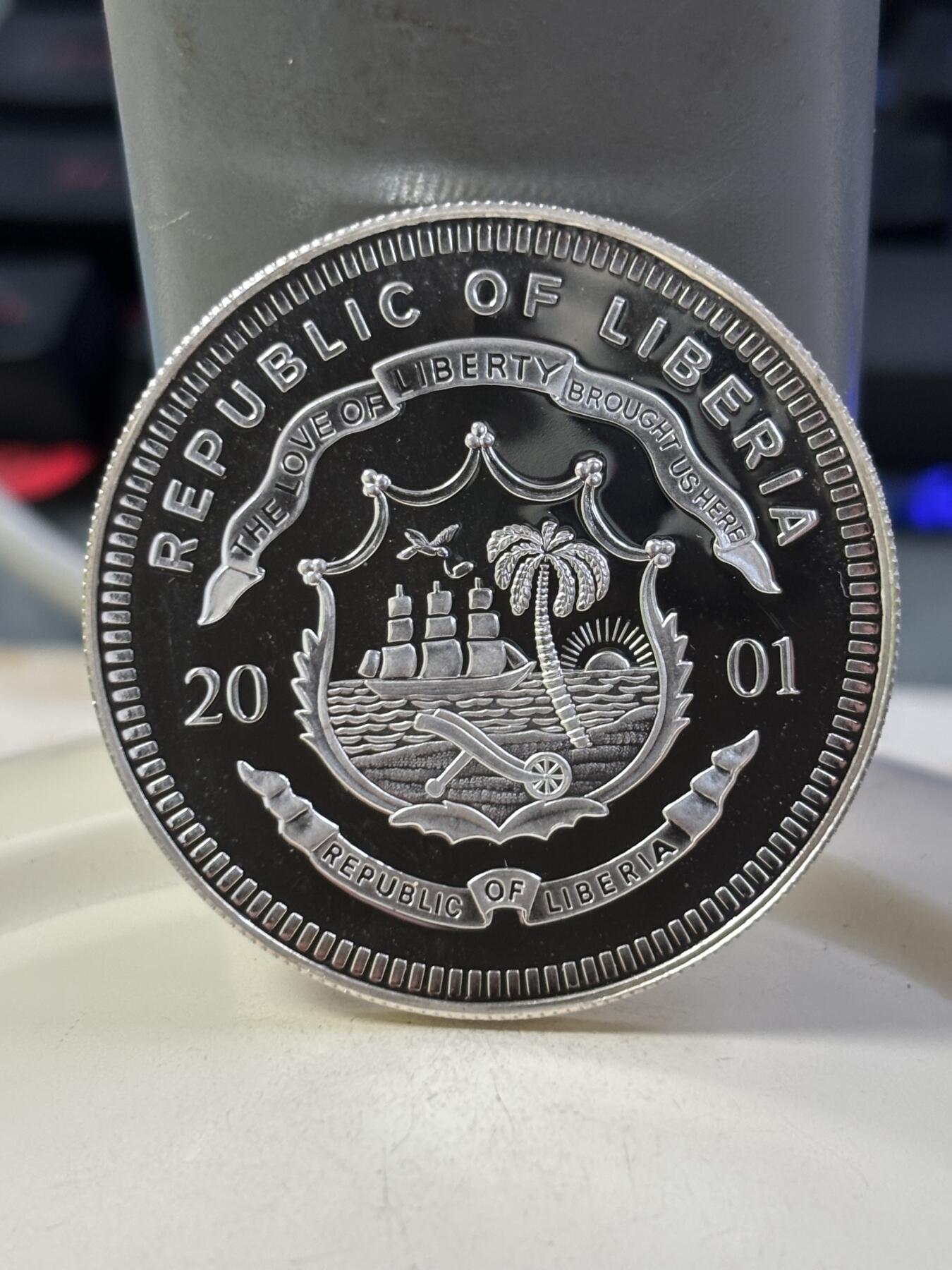 第184期拍卖 利比里亚2001年珍稀动物系列海豚20克精制纪念银币，20克银价277，999银，