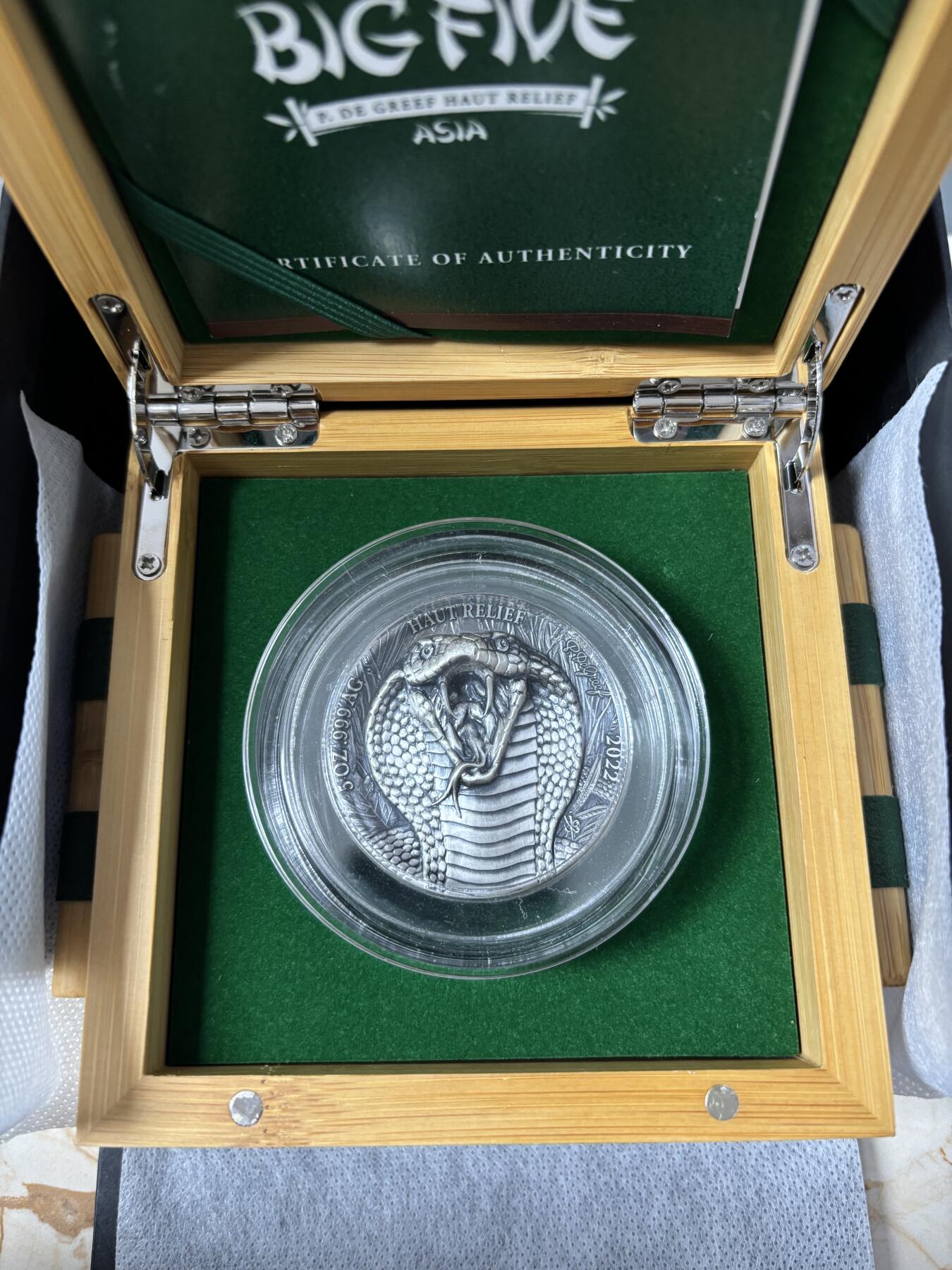 第185期拍卖 科特迪瓦2022年亚洲五霸系列眼镜王蛇5盎司纪念银币，999银，发行999枚