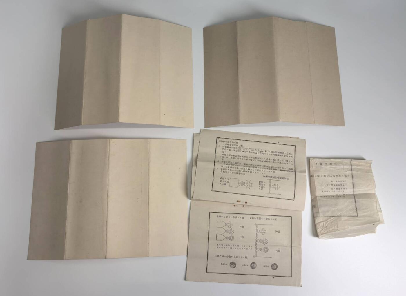 小驴勋章奖章收藏12月06日周六晚六点拍卖（珍爱和平，收藏战争，铭记历史，勿忘国耻，忠党爱国。有偿代拍，送拍规则在简介最后，参拍须阅读规则后再参拍，关系到运费包装发货时效真假辨别等关键信息，拍卖时不再发原图，看大图店主微信码在拍卖店铺介绍里） 领票一套，以前我拍过他的成套勋记，海军信号兵转主计，最终海军主计特务大尉，日俄战争前是小学老师，后从军任信号兵，后在主计官练习所上学后转主计，历经日俄，大正三四，大正三九，西伯利亚干涉，九一八，七七，基本上全部有参与，30年代后退休，在海军大学校工作，参加军事年报编写工作