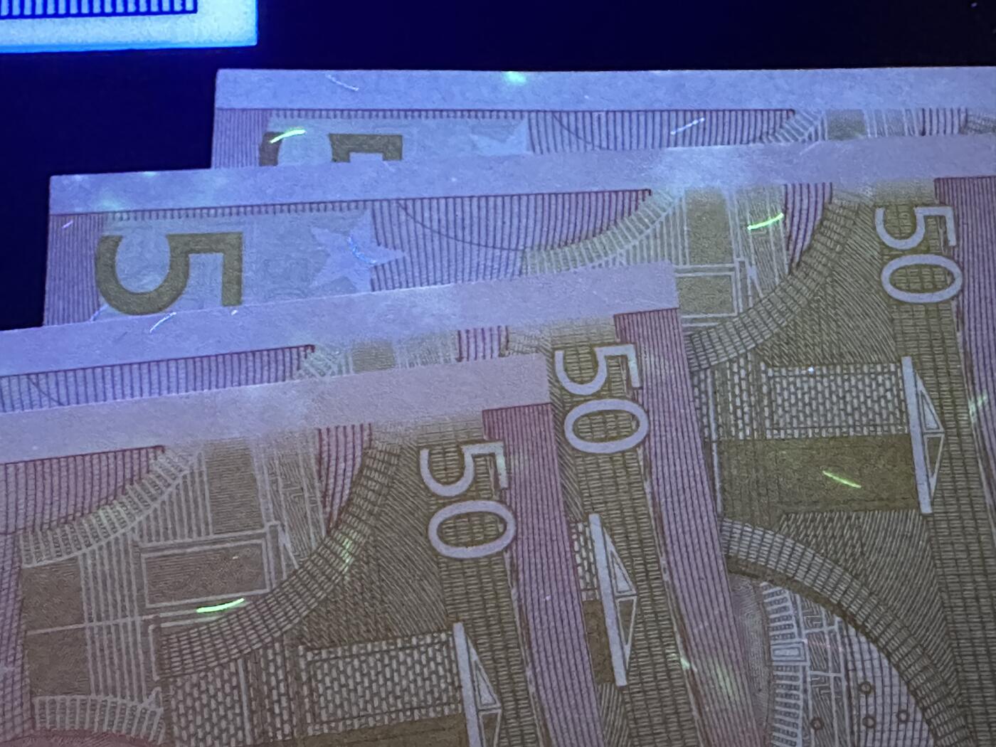 《外钞收藏家》第五百九十一期（畅拍场）（本平台长期征集拍品、欢迎藏友们联系合作） 三签50欧元 德国版 四张一起 全新 边上不明显轻微荧光瑕疵