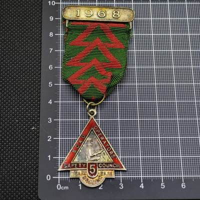 【淘币小摊】限时拍第八百二十三拍  纪念章场  满百包邮可预留两周  周一统一发货  -  英国1968年安全驾驶竞赛奖章