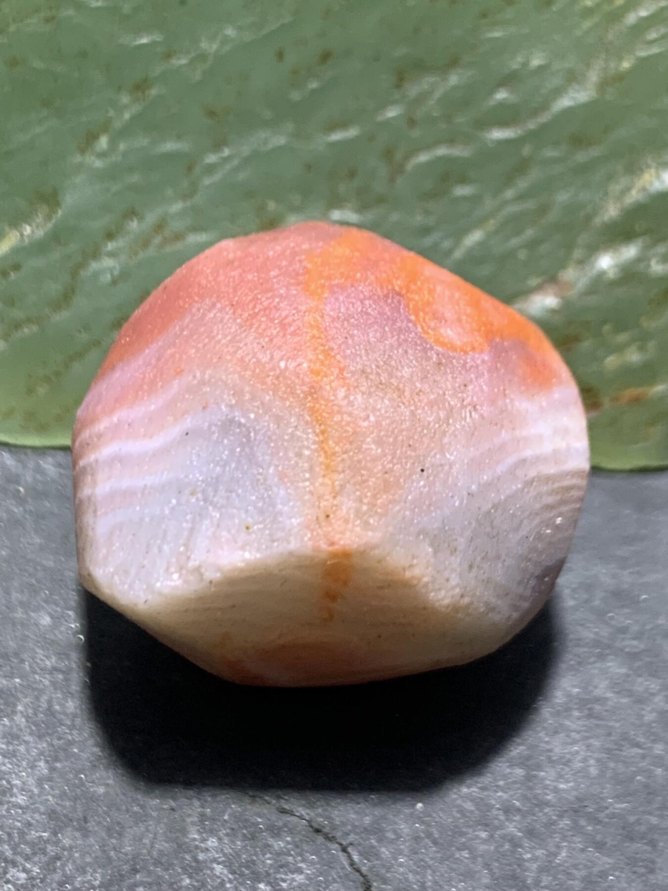 精美红白南红玛瑙明料原石一颗，