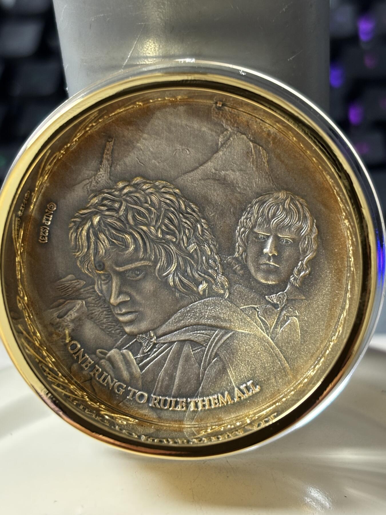 第185期拍卖  萨摩亚2023年指环王至尊魔戒3盎司仿古纪念银币。999银，发行量1499枚，有氧化