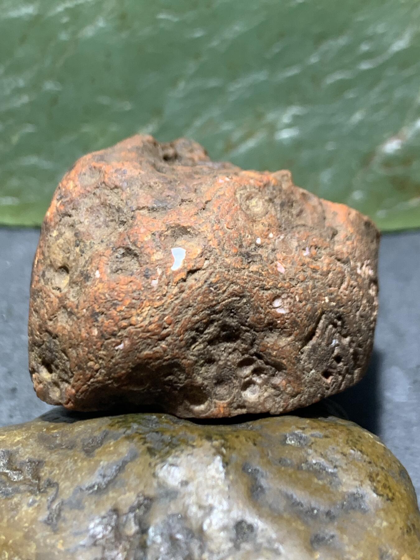 精美原皮柿子红冻料南红玛瑙原石一颗