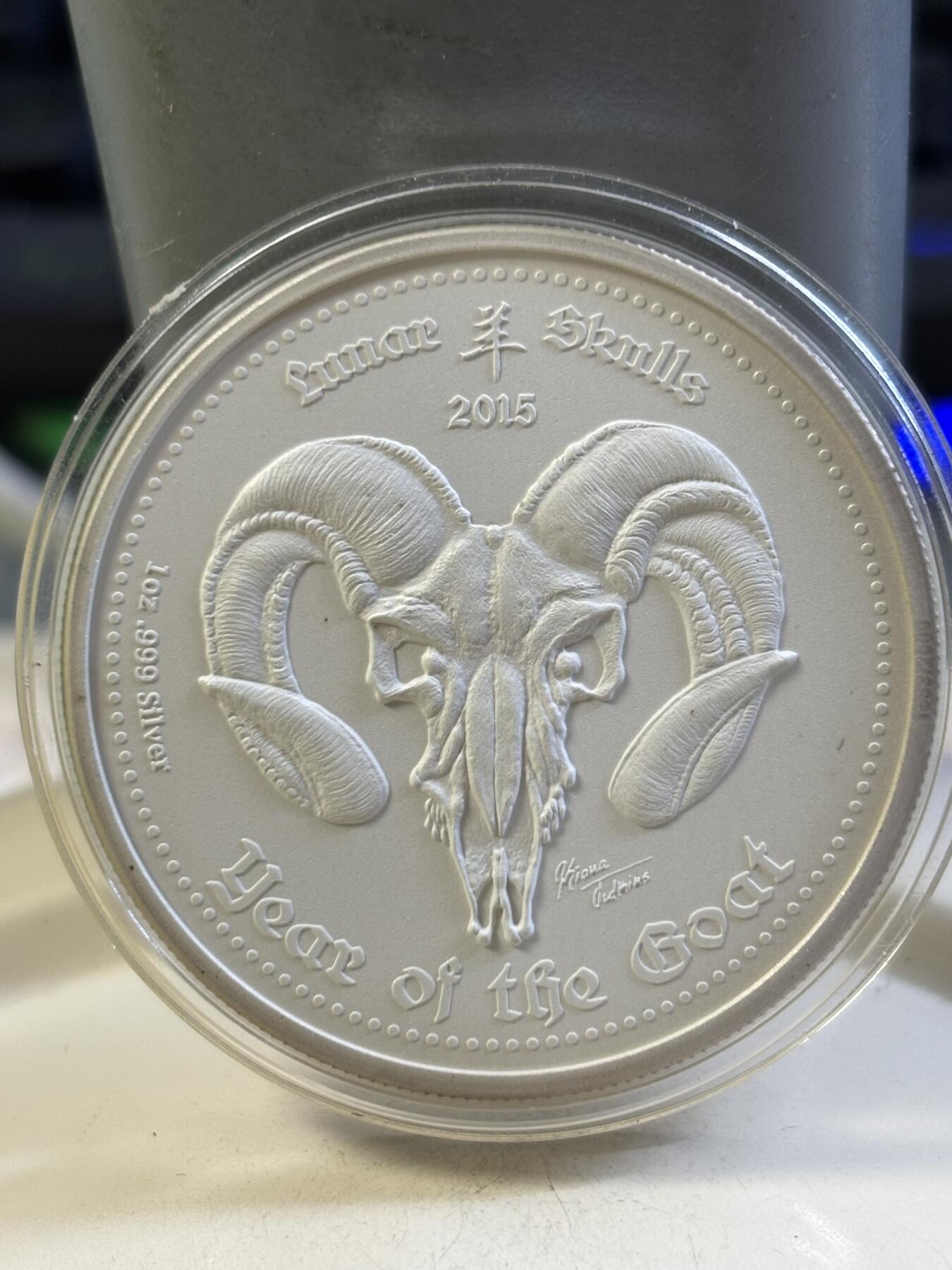 第184期拍卖 加纳2015年生肖羊骷髅羊头1盎司磨砂纪念银币，999银银价431