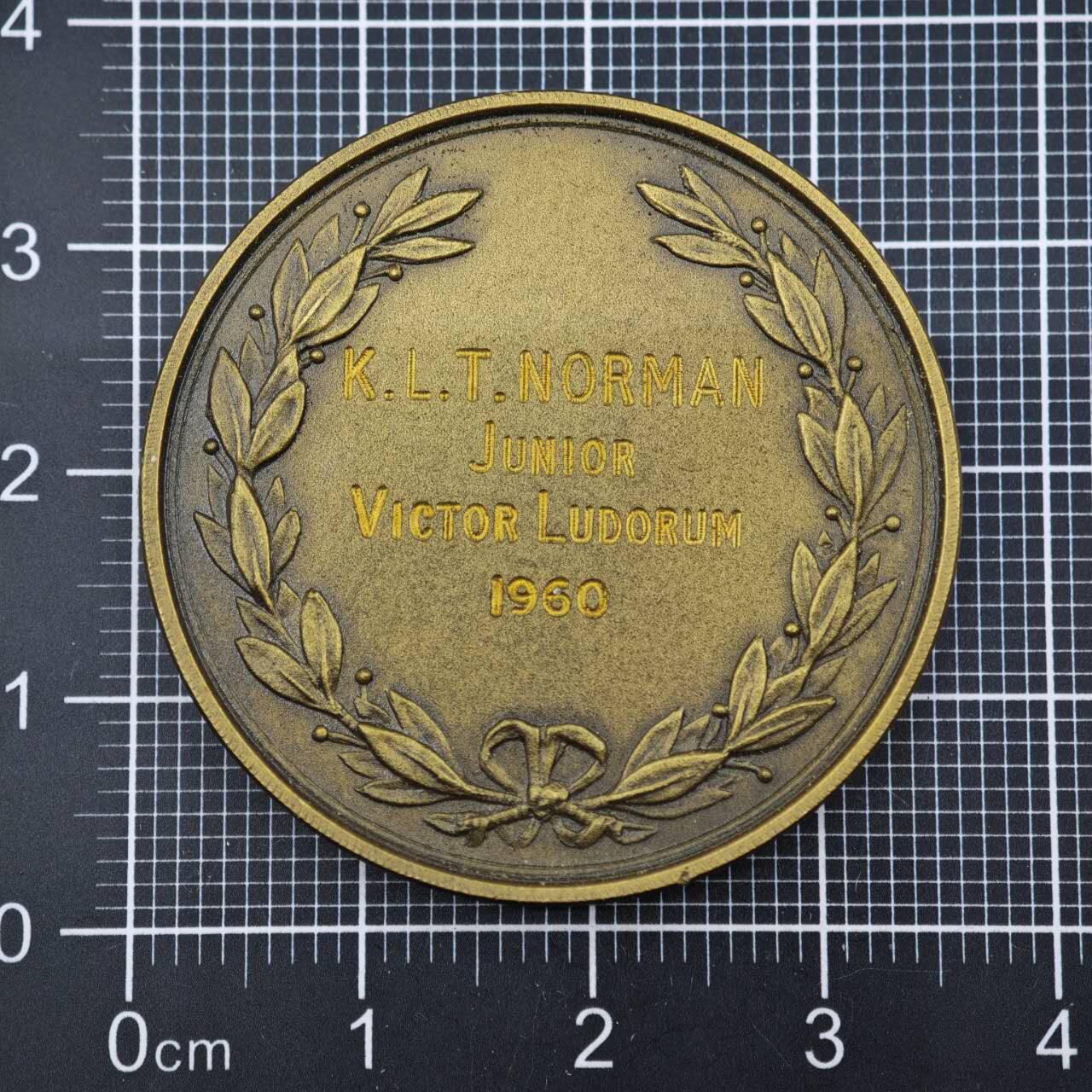 【淘币小摊】限时拍第八百二十三拍  纪念章场  满百包邮可预留两周  周一统一发货  英国奇格韦尔学校纪念章