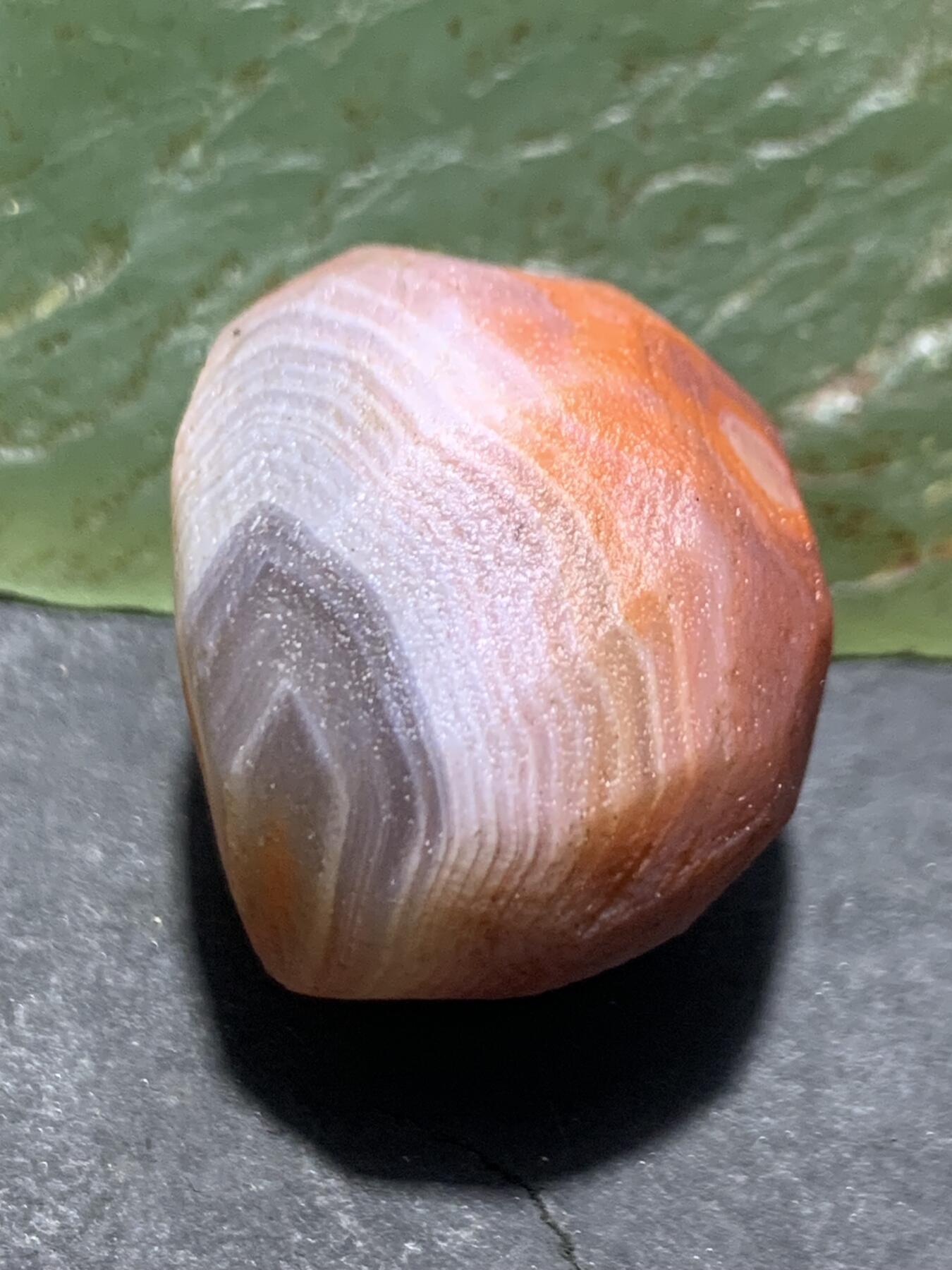 精美红白南红玛瑙明料原石一颗，