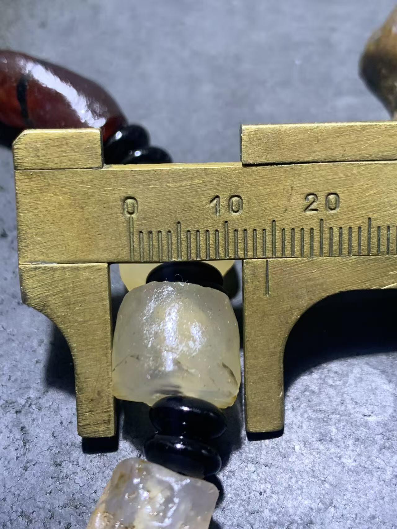 精美戈壁天然管状玛瑙原石手串一条，