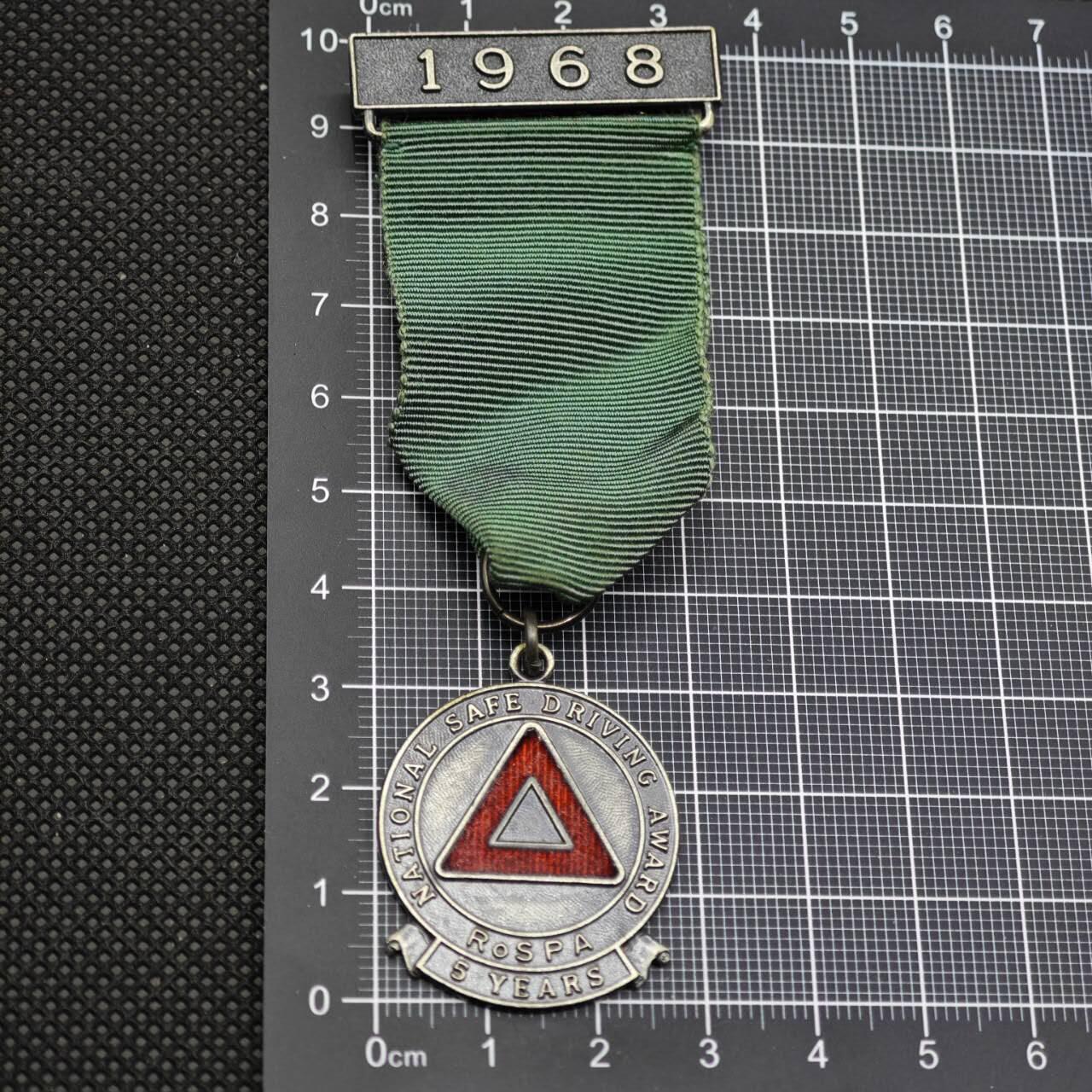 【淘币小摊】限时拍第八百二十三拍  纪念章场  满百包邮可预留两周  周一统一发货     1968年安全驾驶竞赛奖章