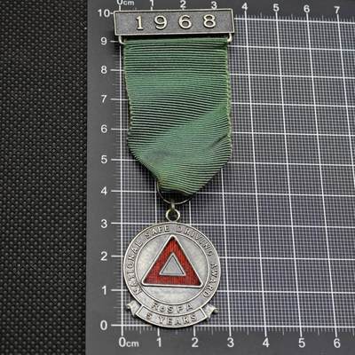 【淘币小摊】限时拍第八百二十三拍  纪念章场  满百包邮可预留两周  周一统一发货  -    1968年安全驾驶竞赛奖章