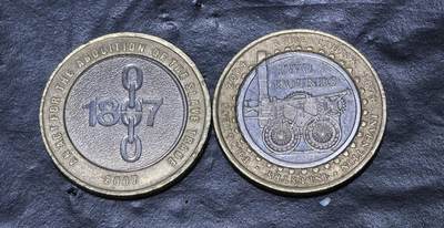 北京马甸外国币专卖第147期，外国币专场，陆续上拍，欢迎关注 - 2004 英国 双色 双金属 2英镑蒸汽机200周年纪念币和英国2007年 废除奴隶贸易200周年2英镑双色纪念币 