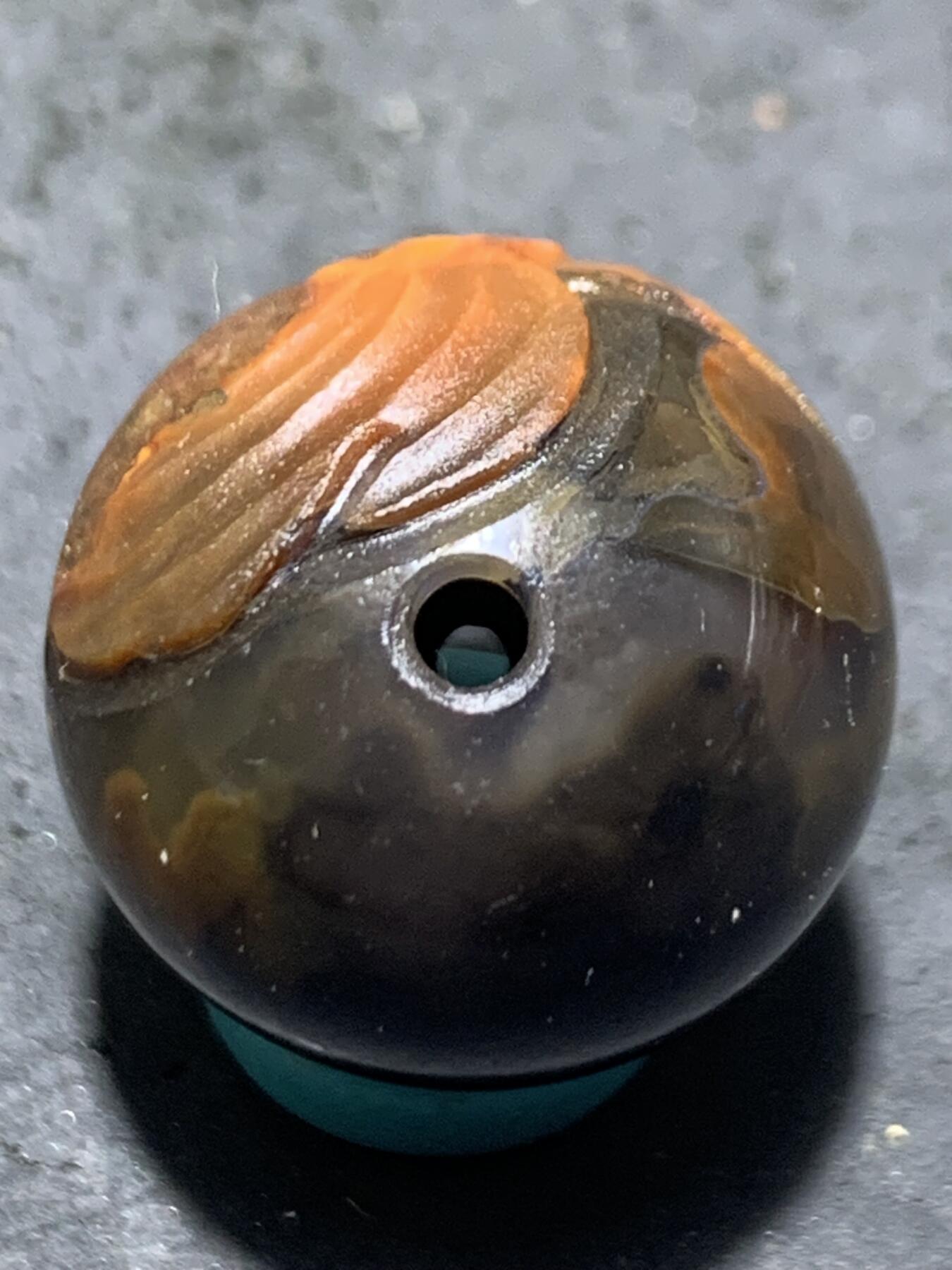 精美亚光战国红玛瑙手工俏色巧雕火烛珠一颗！