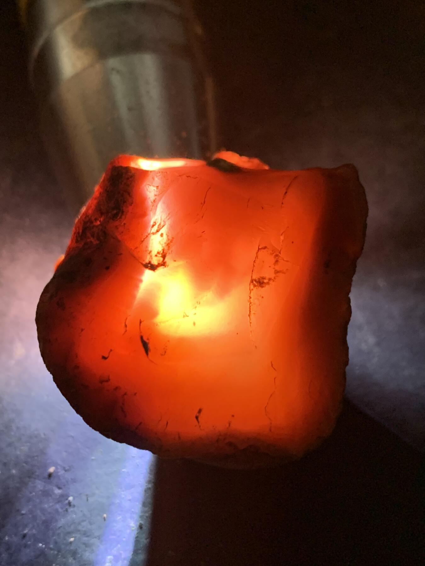 精美原皮柿子红冻料南红玛瑙原石一颗