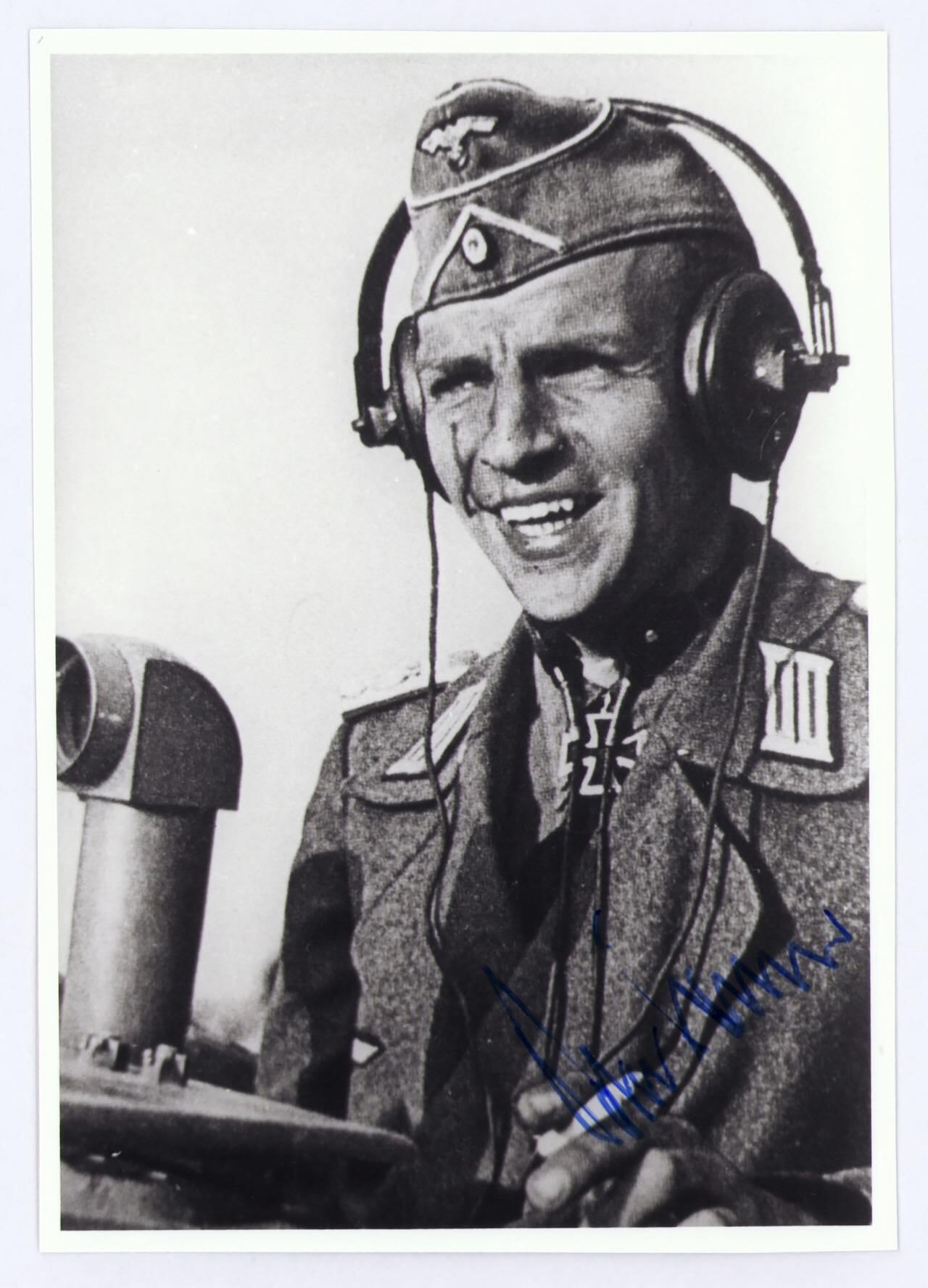 小驴勋章奖章收藏12月06日周六晚六点拍卖（珍爱和平，收藏战争，铭记历史，勿忘国耻，忠党爱国。有偿代拍，送拍规则在简介最后，参拍须阅读规则后再参拍，关系到运费包装发货时效真假辨别等关键信息，拍卖时不再发原图，看大图店主微信码在拍卖店铺介绍里） 王牌大德师橡叶骑铁Peter Frantz战后亲签