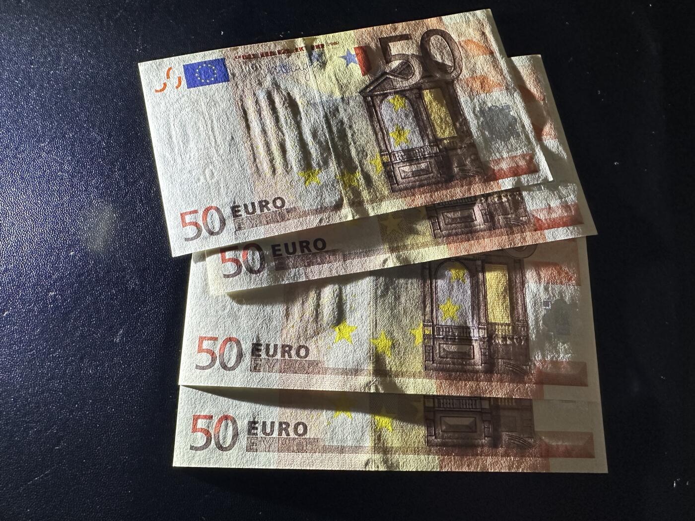 《外钞收藏家》第五百九十一期（畅拍场）（本平台长期征集拍品、欢迎藏友们联系合作） 三签50欧元 德国版 四张一起 全新 边上不明显轻微荧光瑕疵