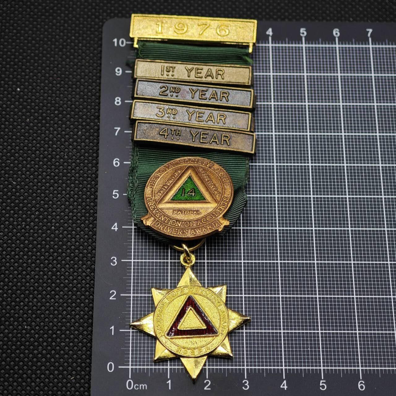 【淘币小摊】限时拍第八百二十三拍  纪念章场  满百包邮可预留两周  周一统一发货   英国安全驾驶竞赛奖章