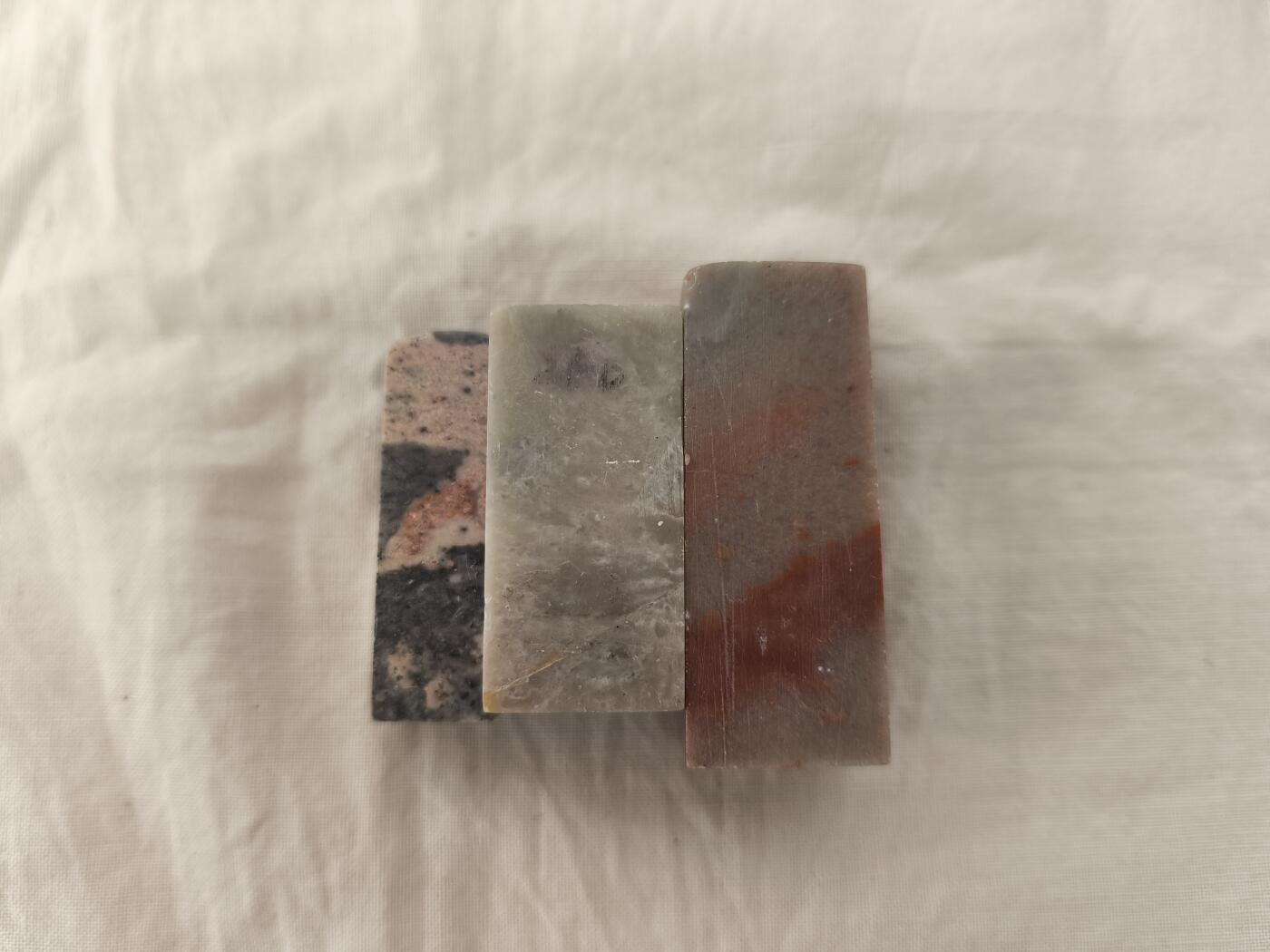 海外回流精品拍卖12.14 全新未使用章料三块