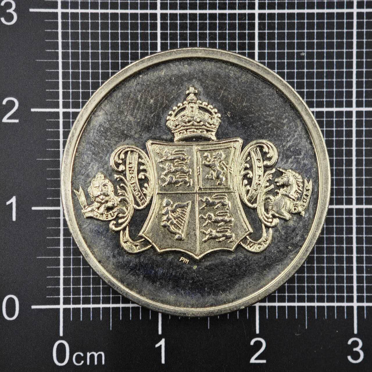 【淘币小摊】限时拍第八百二十三拍  纪念章场  满百包邮可预留两周  周一统一发货   1992年女王登基40周年纪念章