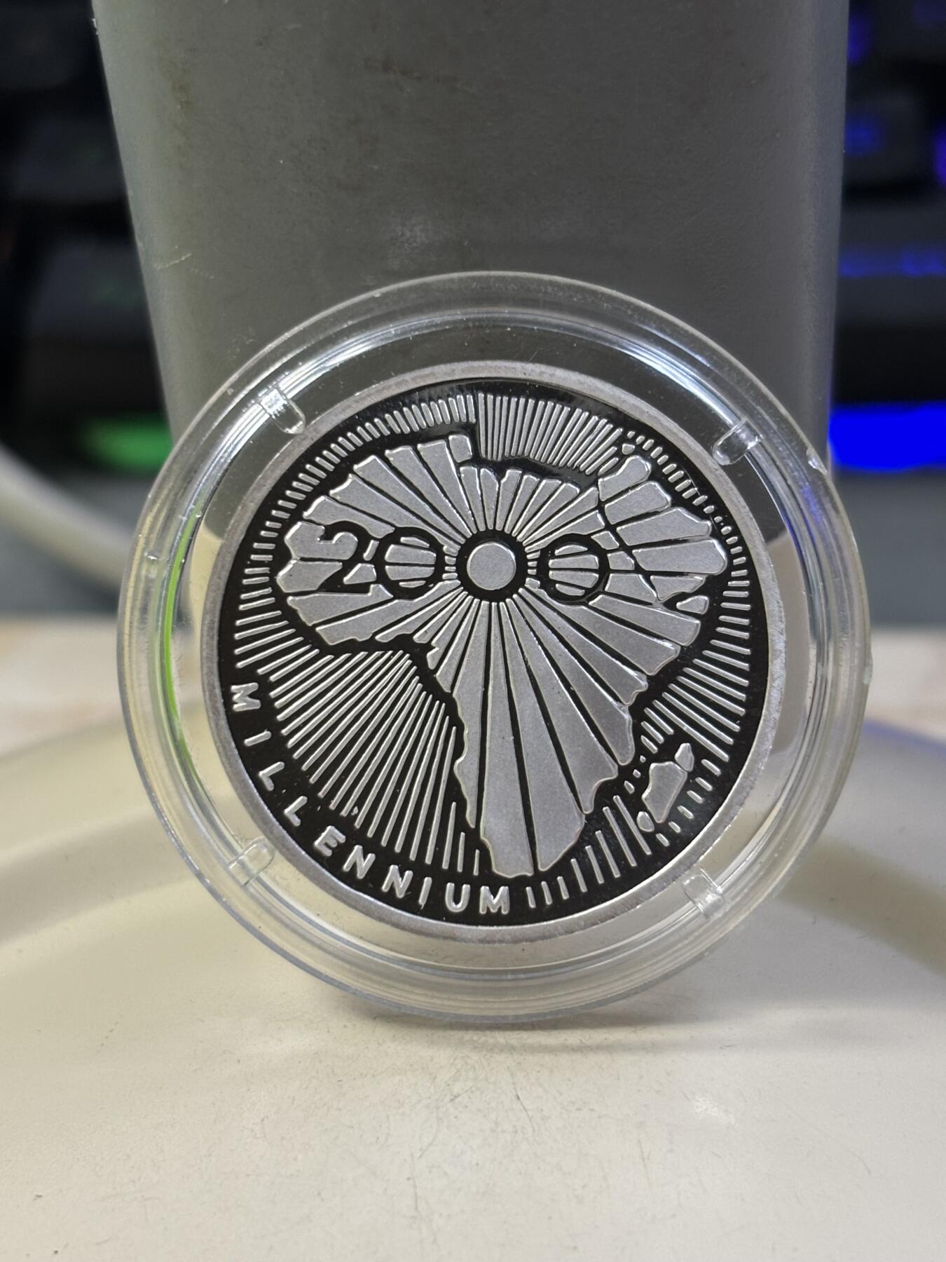 第184期拍卖 乍得2000年千禧年系列非洲地图精制纪念银币，999银，12克