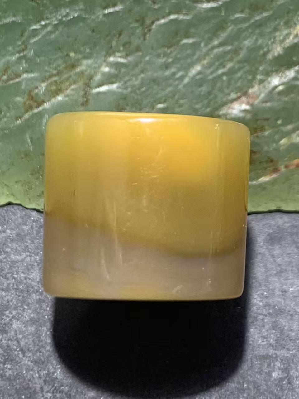 蒙料冻料飘鸡油黄战国红玛瑙通货晶洞桶珠一个，