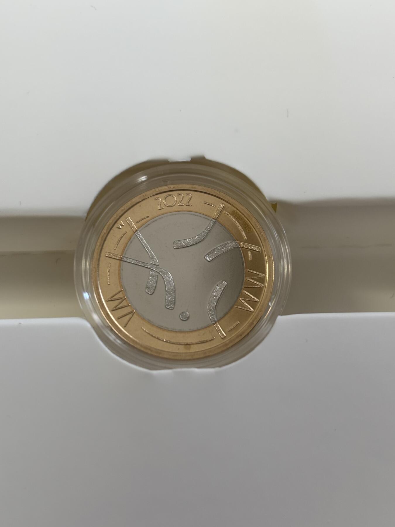 第184期拍卖 芬兰2022年曲棍球5欧双色精制纪念币