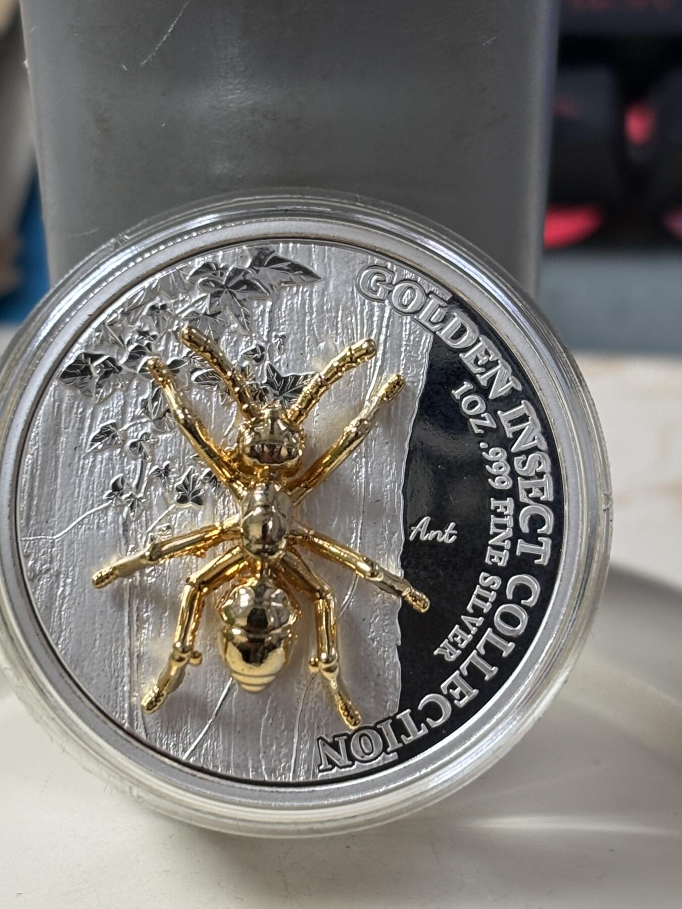 第185期拍卖 萨摩亚2022年黄金昆虫系列1盎司纪念银币3枚全，999银，1盎司*3，发行999枚，稍有氧化