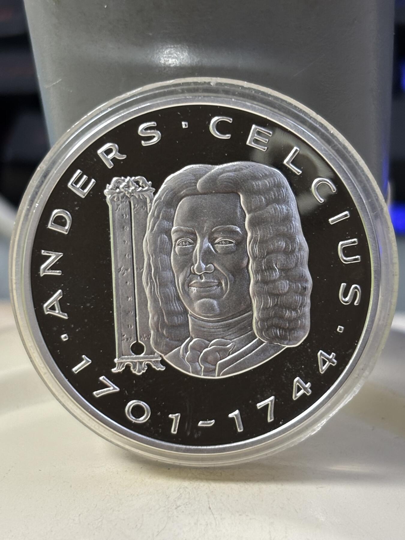 第184期拍卖 瑞典1997年人物20埃居纪念大银币，925银，27克银价346，有点小瑕疵