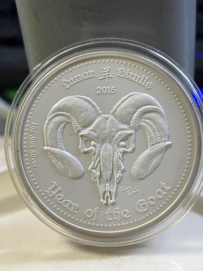 第184期拍卖 - 加纳2015年生肖羊骷髅羊头1盎司磨砂纪念银币，999银银价431