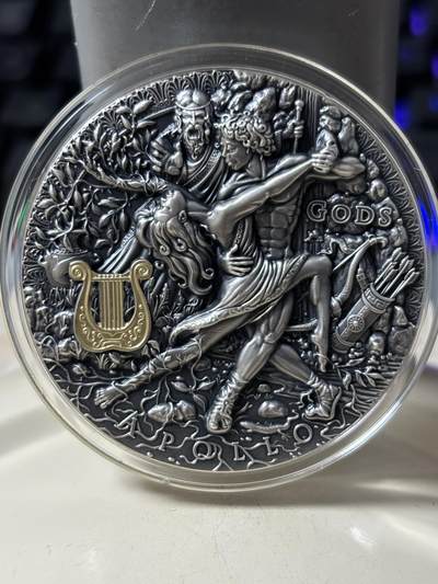 第185期拍卖 - 纽埃2020年发行众神系列爱乐之神太阳之子阿波罗2盎司高浮雕仿古镀金银币，999银，发行500枚
