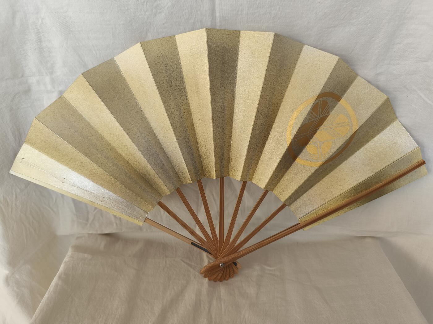 海外回流精品拍卖12.14 原盒全新家纹御舞扇一把