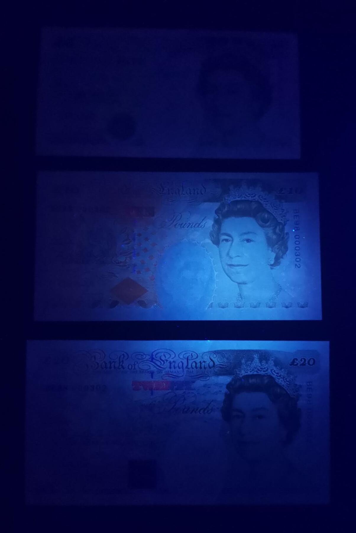 《艾美收藏》第223期-12.7周日外币畅拍 (3张纪念冠全同)英国E序列初版少见BE98纪念冠全同百位302号UNC 部分面值极轻微荧光 Kentfield签名 带认证证书