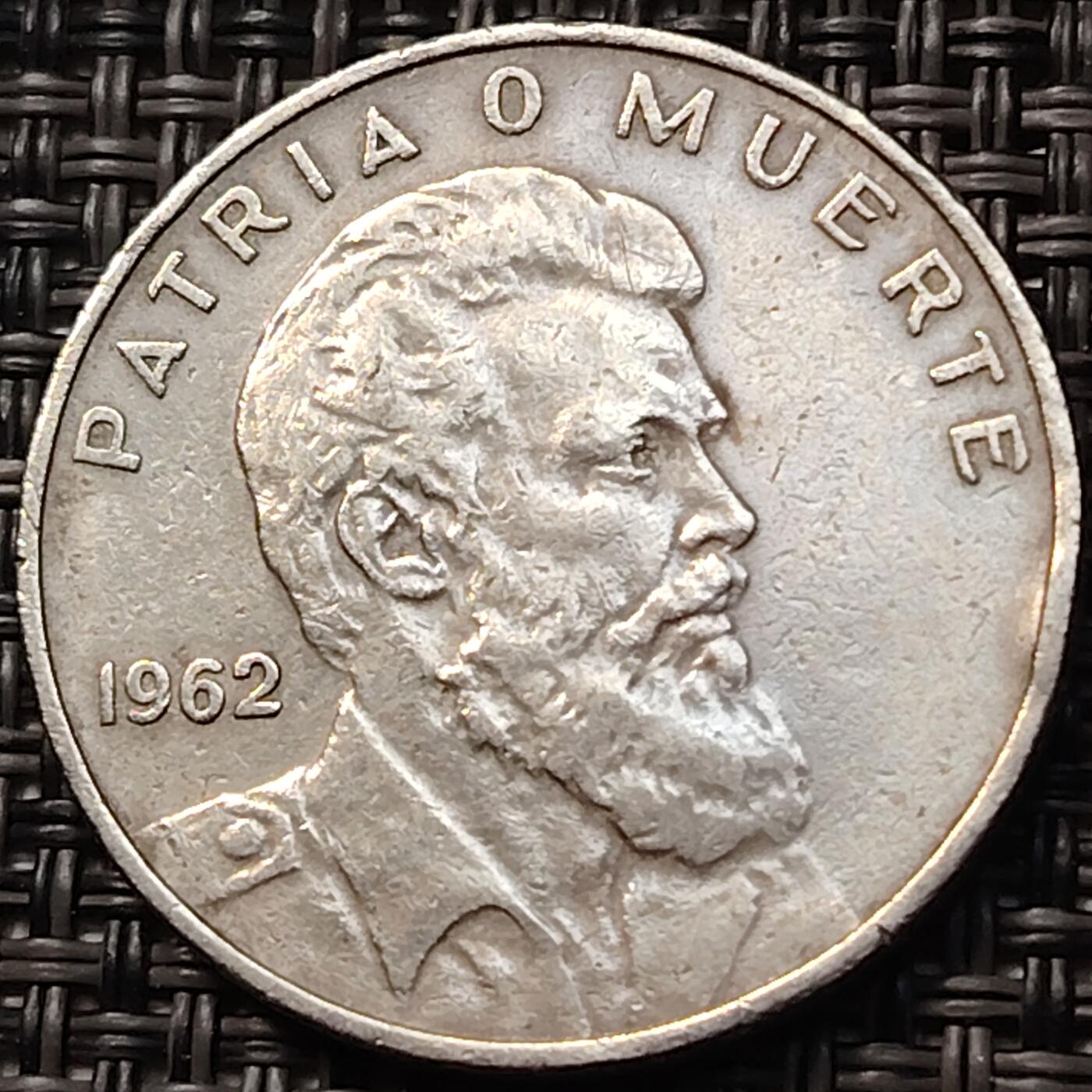 布加迪🐬～世界钱币(上海)🌾第 263 期 /  各国套币和散币 古巴🇨🇺 1962年 40分 28.2mm 卡斯特罗头像