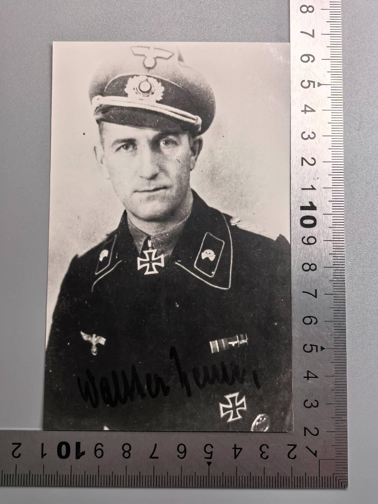 小驴勋章奖章收藏12月06日周六晚六点拍卖（珍爱和平，收藏战争，铭记历史，勿忘国耻，忠党爱国。有偿代拍，送拍规则在简介最后，参拍须阅读规则后再参拍，关系到运费包装发货时效真假辨别等关键信息，拍卖时不再发原图，看大图店主微信码在拍卖店铺介绍里） 装甲指挥官Walther Neuer 战后正反面双亲签