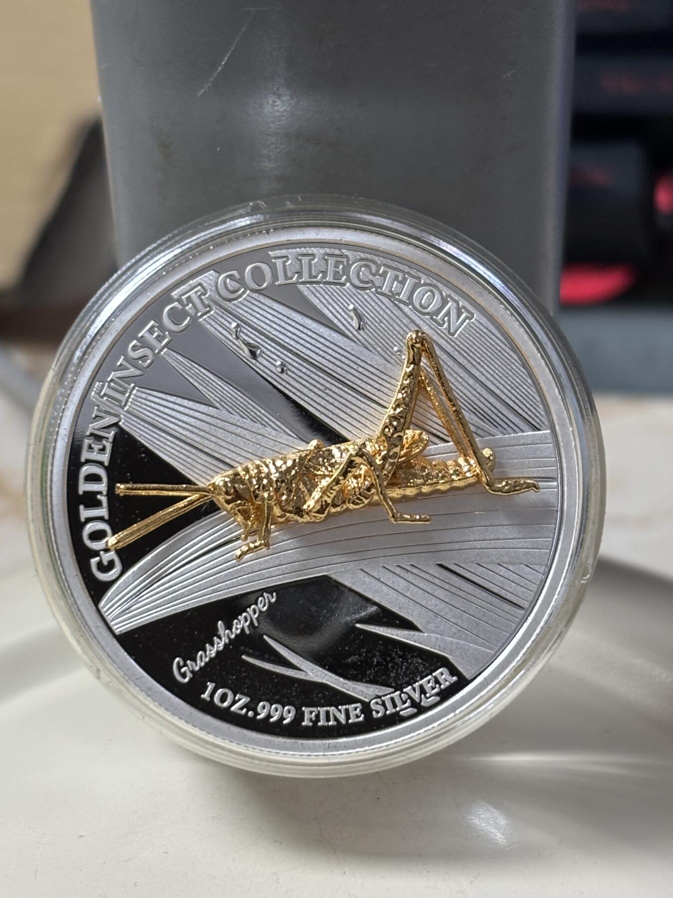 第185期拍卖 萨摩亚2022年黄金昆虫系列1盎司纪念银币3枚全，999银，1盎司*3，发行999枚，稍有氧化