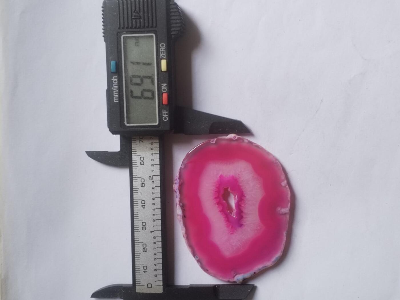 玉石 手镯 手串 手链专场 红玛瑙挂件。已打孔 配绳。