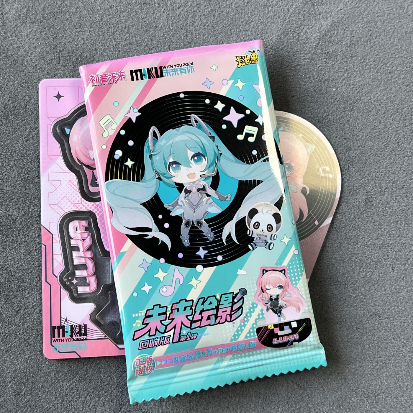 锦色铺子的潮玩拍第六期🌸🌸   卡游 初音未来 未来绘影 回响版 第1弹 立牌+PET书签  LUKA