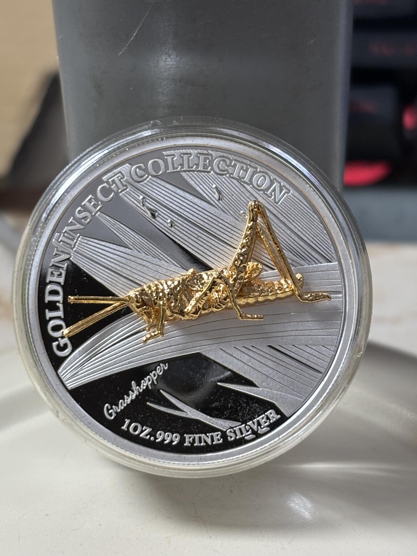 第185期拍卖 萨摩亚2022年黄金昆虫系列1盎司纪念银币3枚全，999银，1盎司*3，发行999枚，稍有氧化