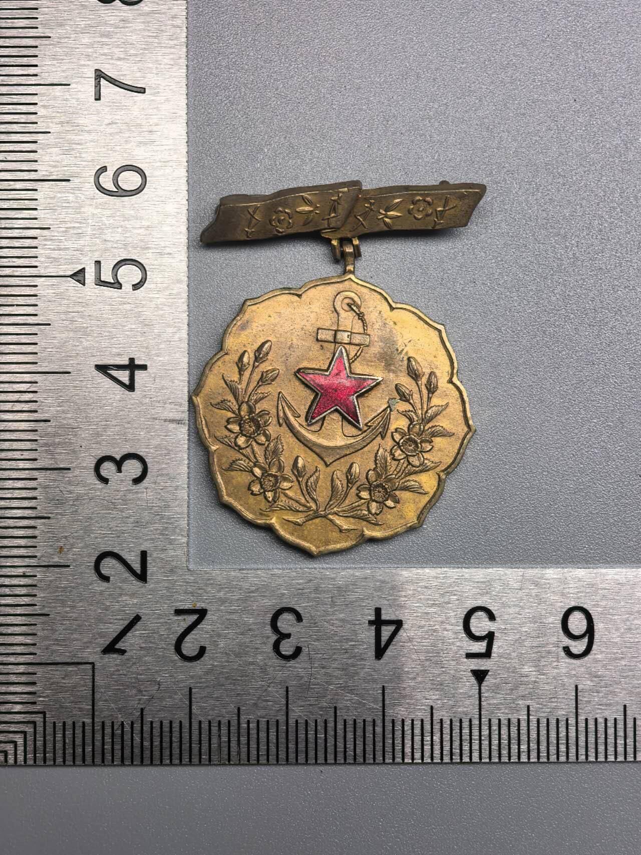 小驴勋章奖章收藏12月06日周六晚六点拍卖（珍爱和平，收藏战争，铭记历史，勿忘国耻，忠党爱国。有偿代拍，送拍规则在简介最后，参拍须阅读规则后再参拍，关系到运费包装发货时效真假辨别等关键信息，拍卖时不再发原图，看大图店主微信码在拍卖店铺介绍里） 爱国妇人会有功章