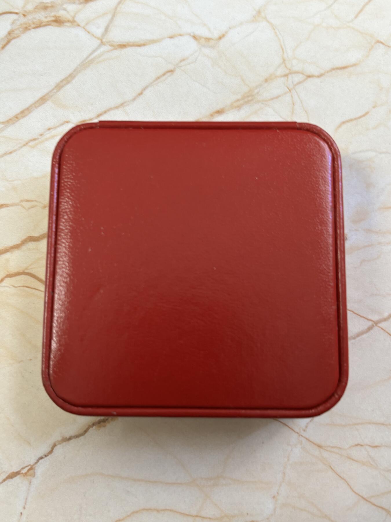 第184期拍卖 利比里亚1995年二战英雄戴高乐1盎司精制纪念银币，999银银价431，塑料盒有破，有氧化