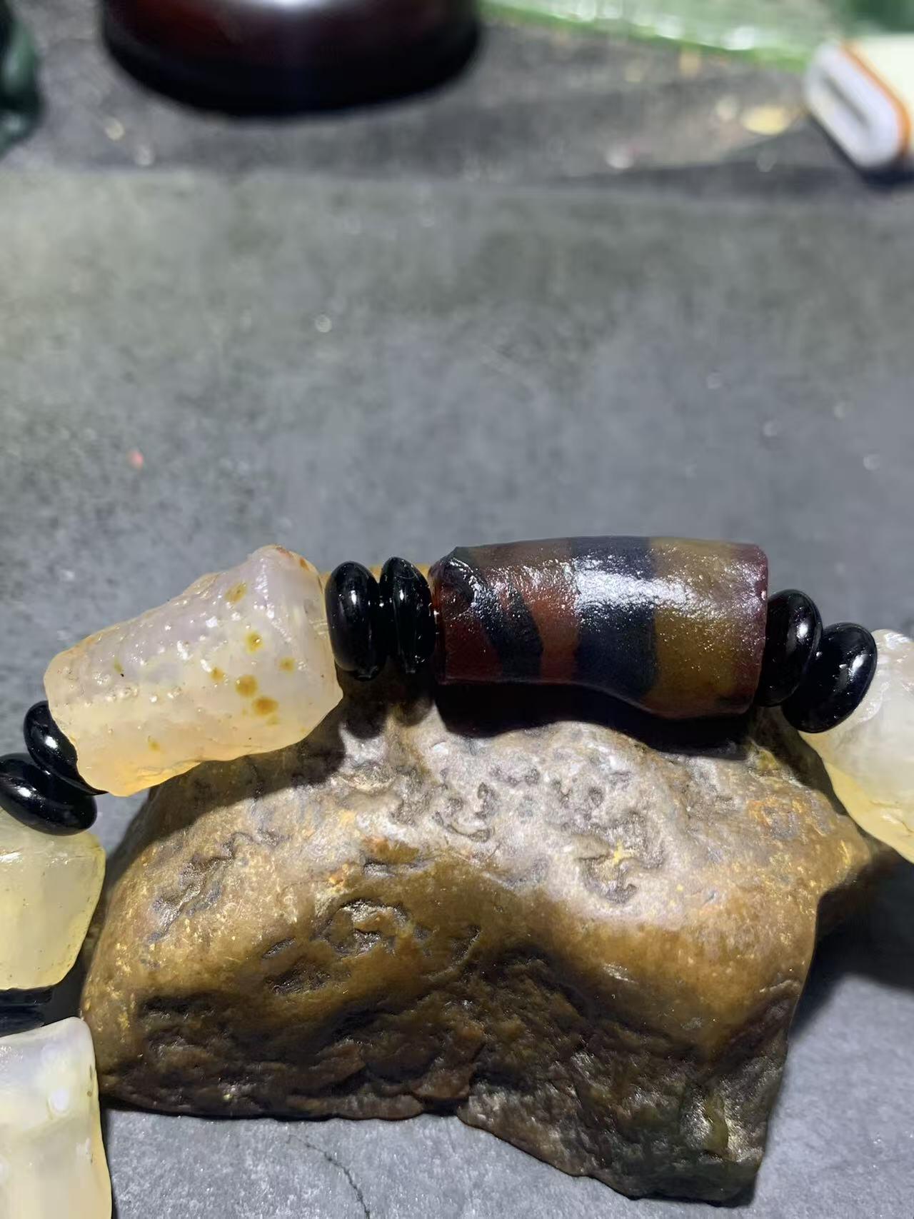 精美戈壁天然管状玛瑙原石手串一条，