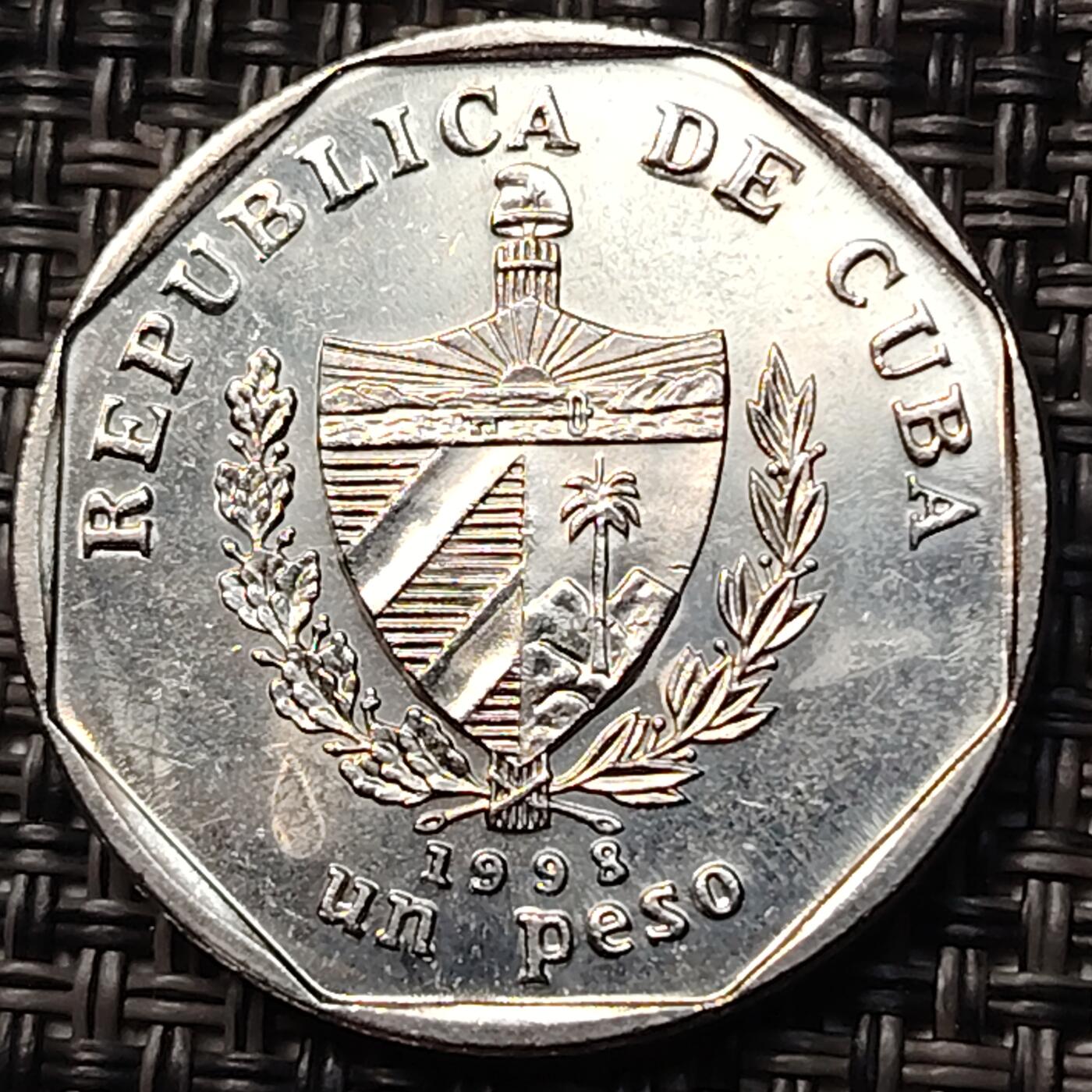 布加迪🐬～世界钱币(上海)🌾第 263 期 /  各国套币和散币 古巴🇨🇺 1998年 1元外汇币 镀镍钢 较少见
