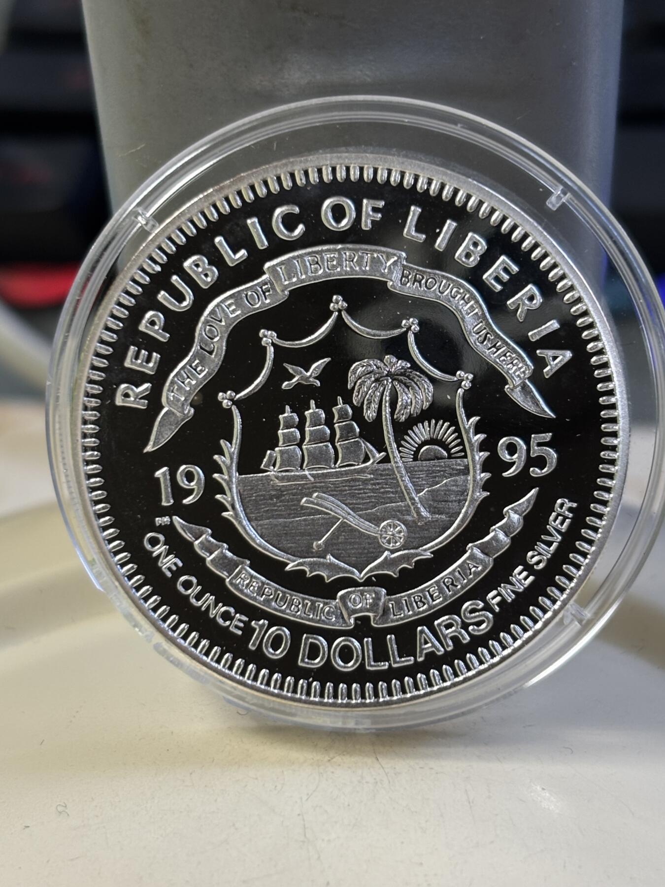 第184期拍卖 利比里亚1995年二战英雄戴高乐1盎司精制纪念银币，999银银价431，塑料盒有破，有氧化